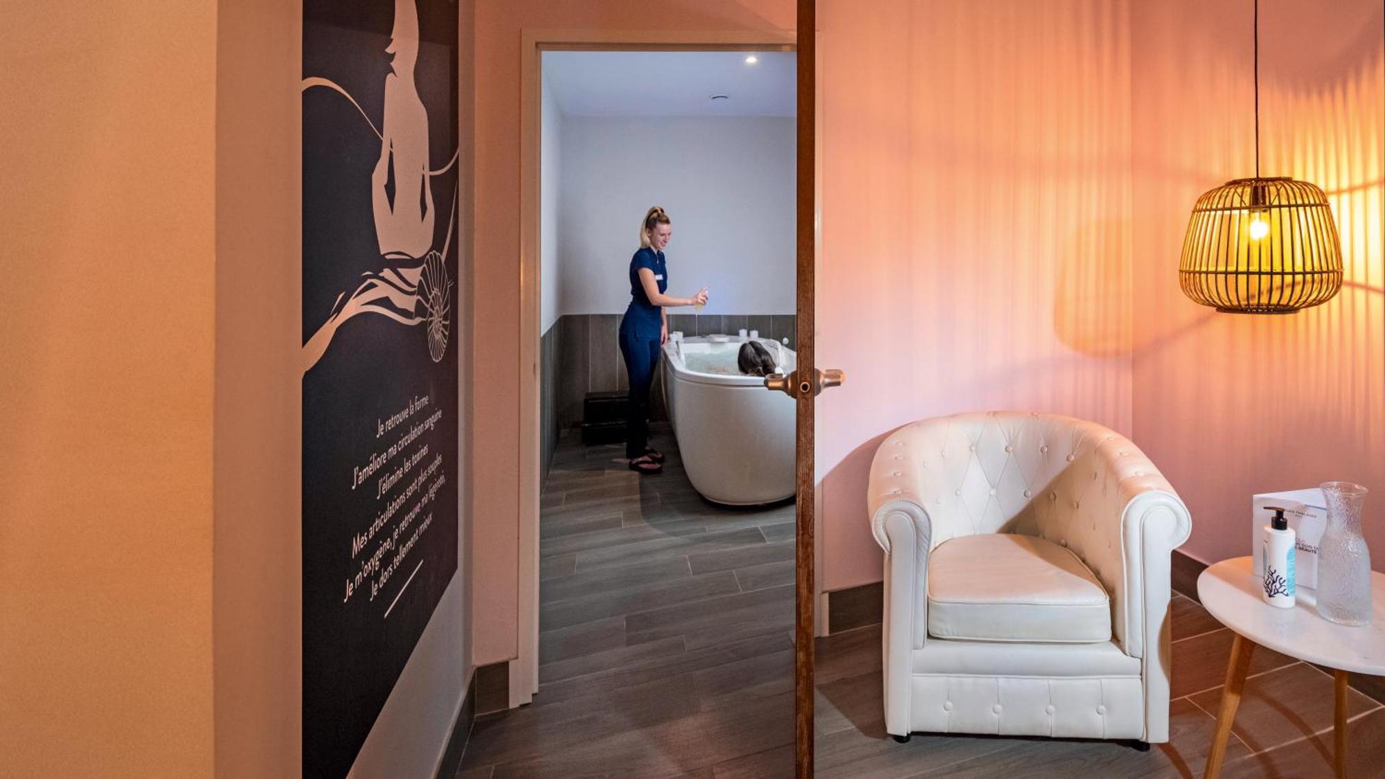 Hotel Kastel - Relais Thalasso & Spa 브노데 외부 사진